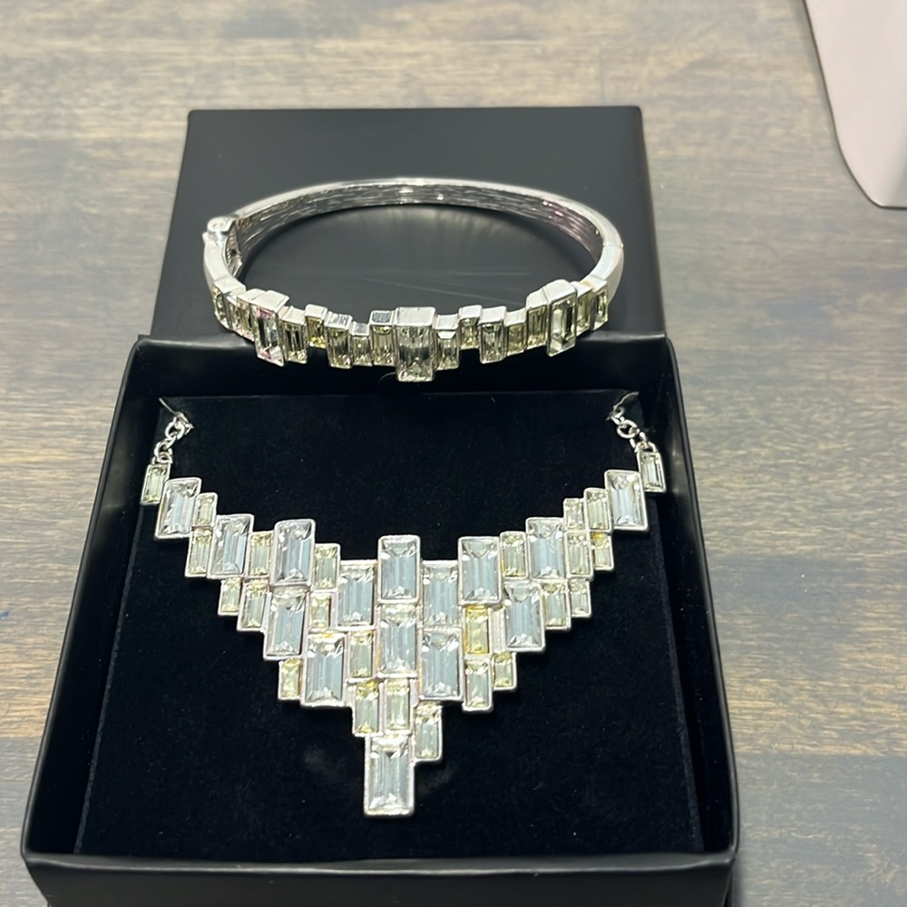 Avon Collar Necklace with cuff Bracelet
